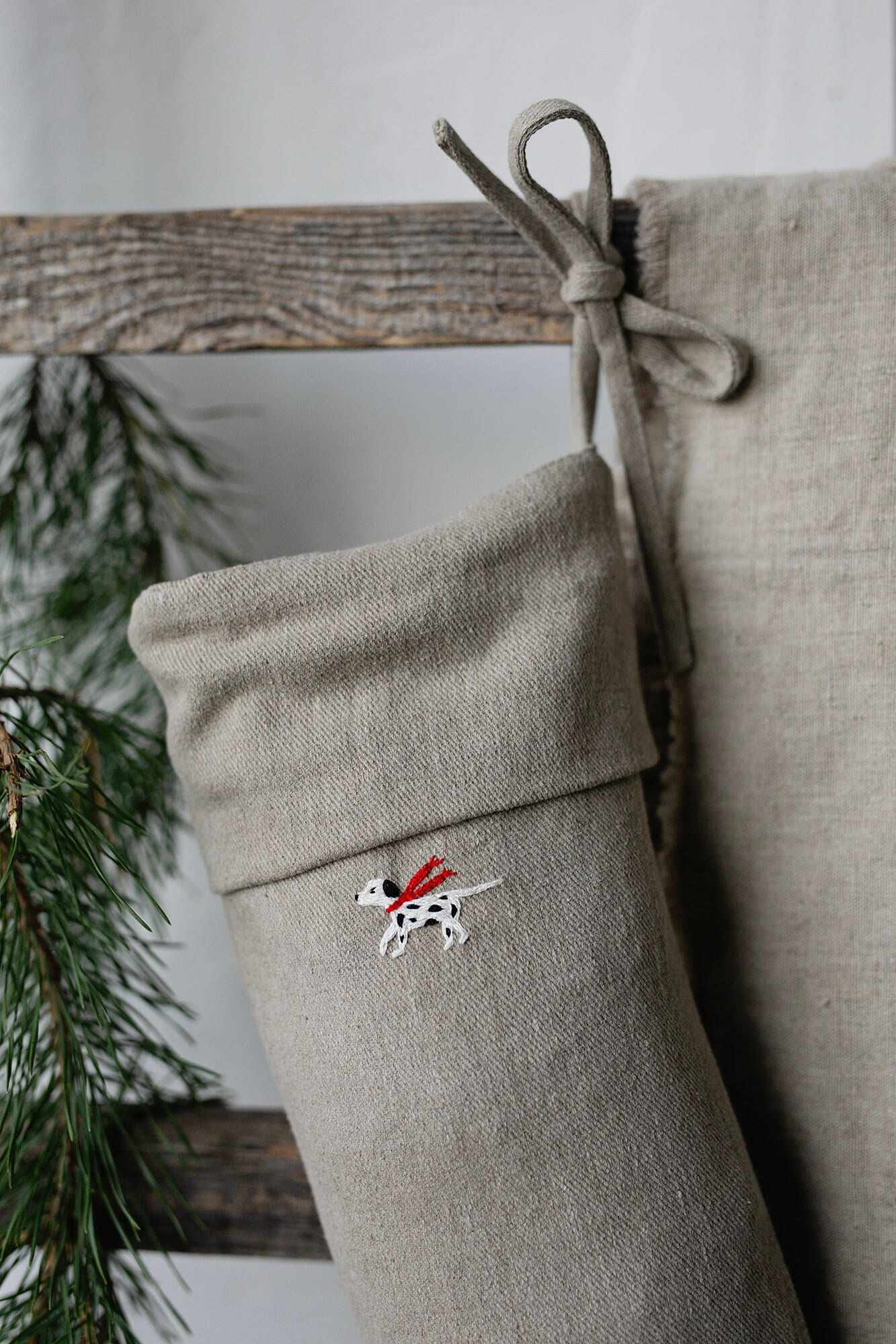 BYT Collections Weihnachtsstrumpf Aus Jute – Fisch-Motiv, Handgefertigt | 40,6 X 20,3 Cm | Naturlook