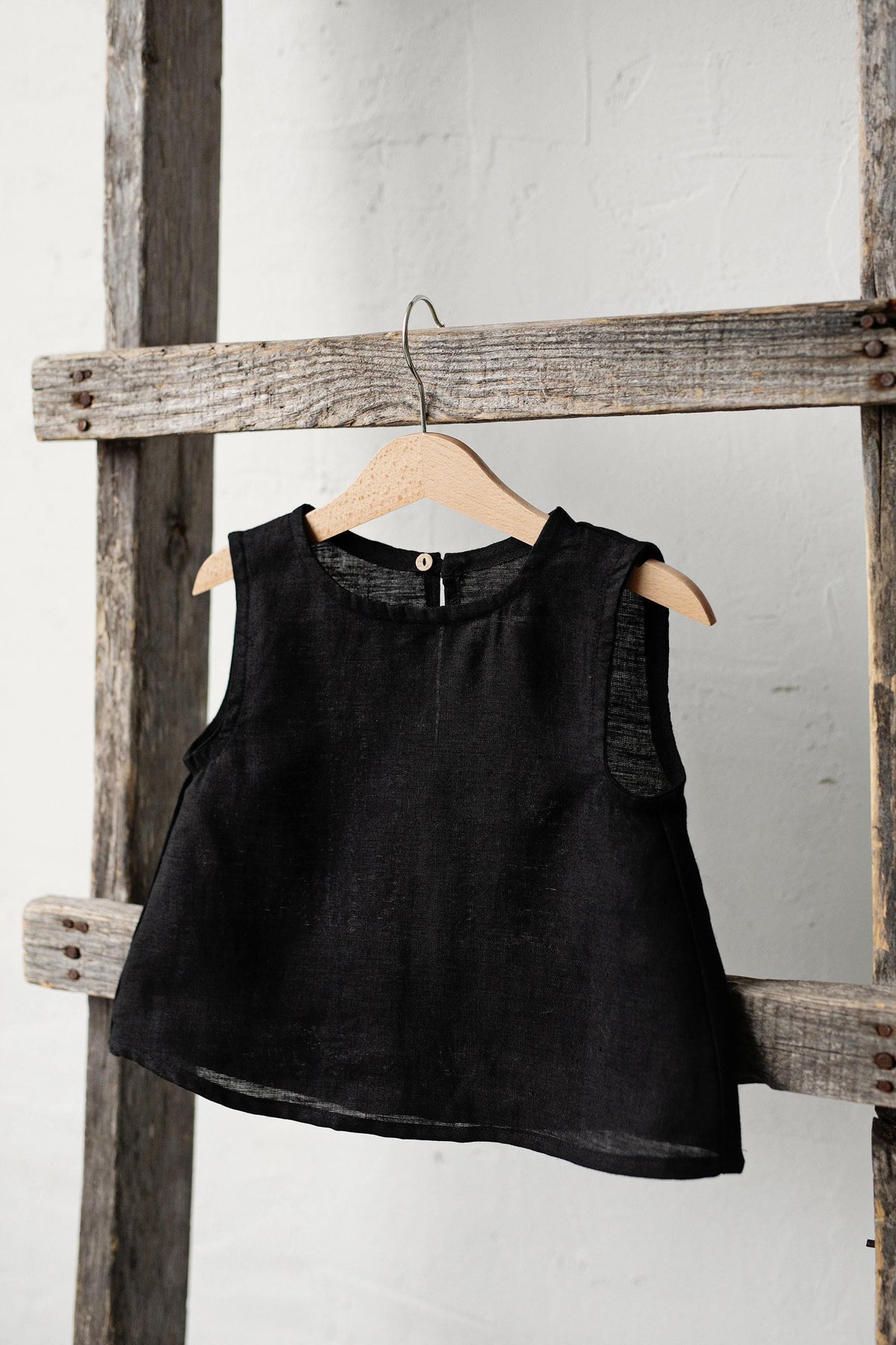 Black Sleeveless Linen Shirt, 4-5 years, Hedgehog &amp; apples embroidery (STOCK)