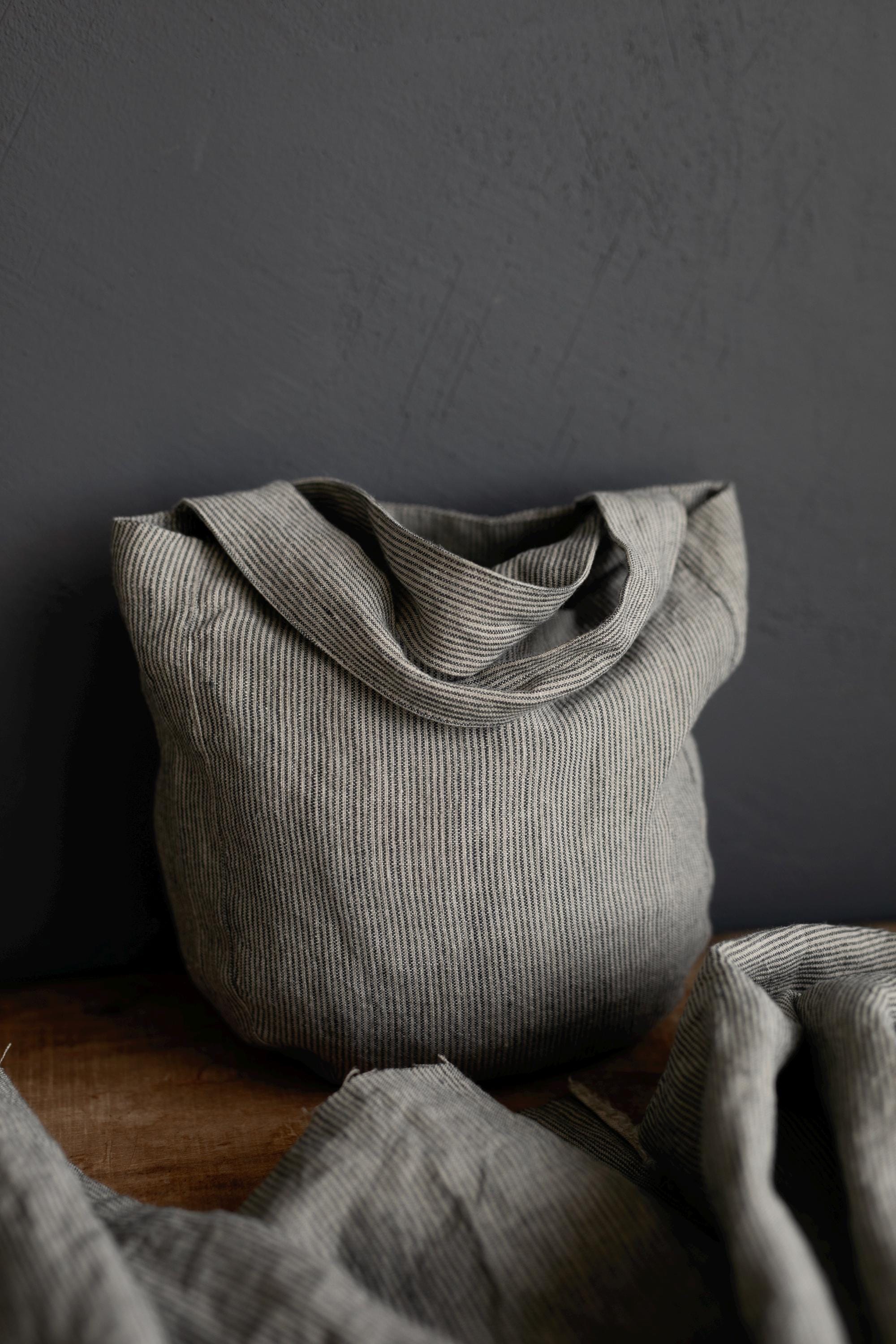 B&amp;W Stripe Mini Round Linen Bag