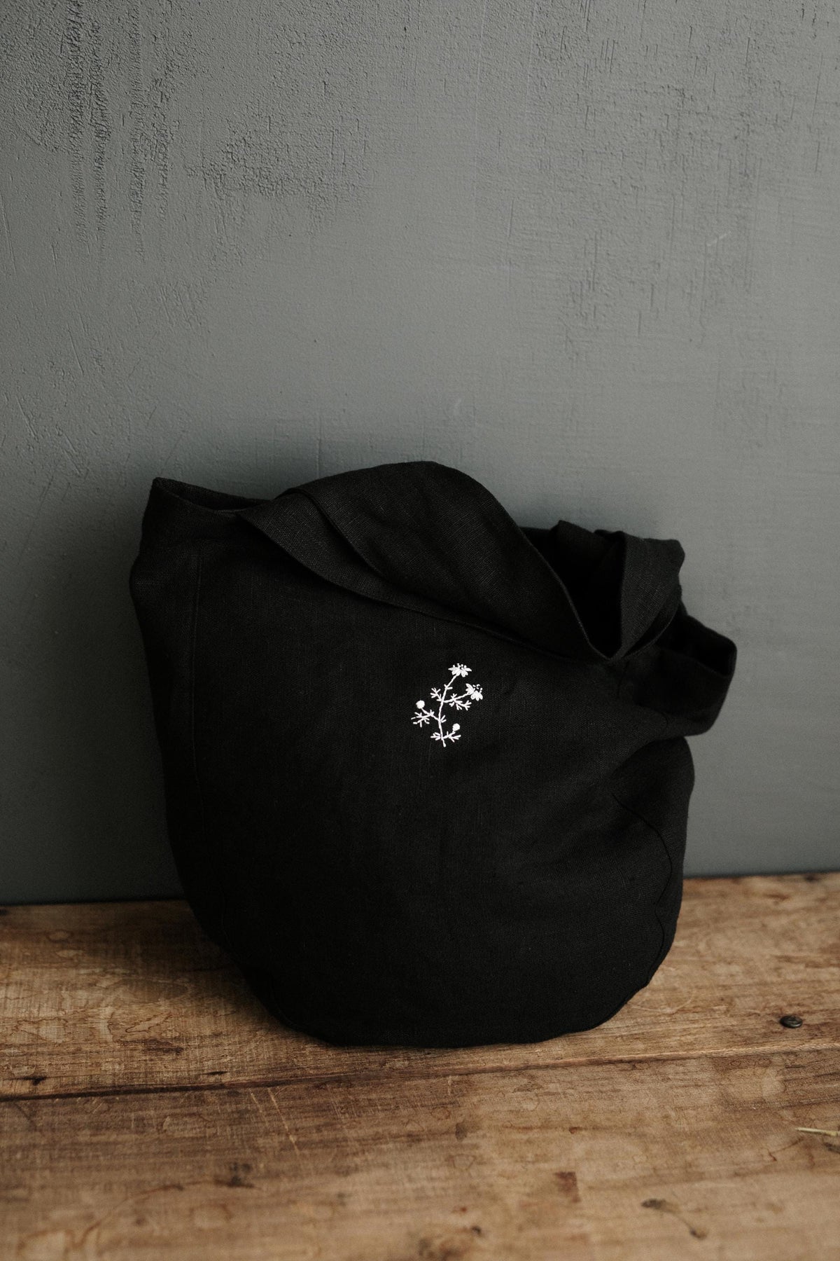 Black Small Round Linen Bag