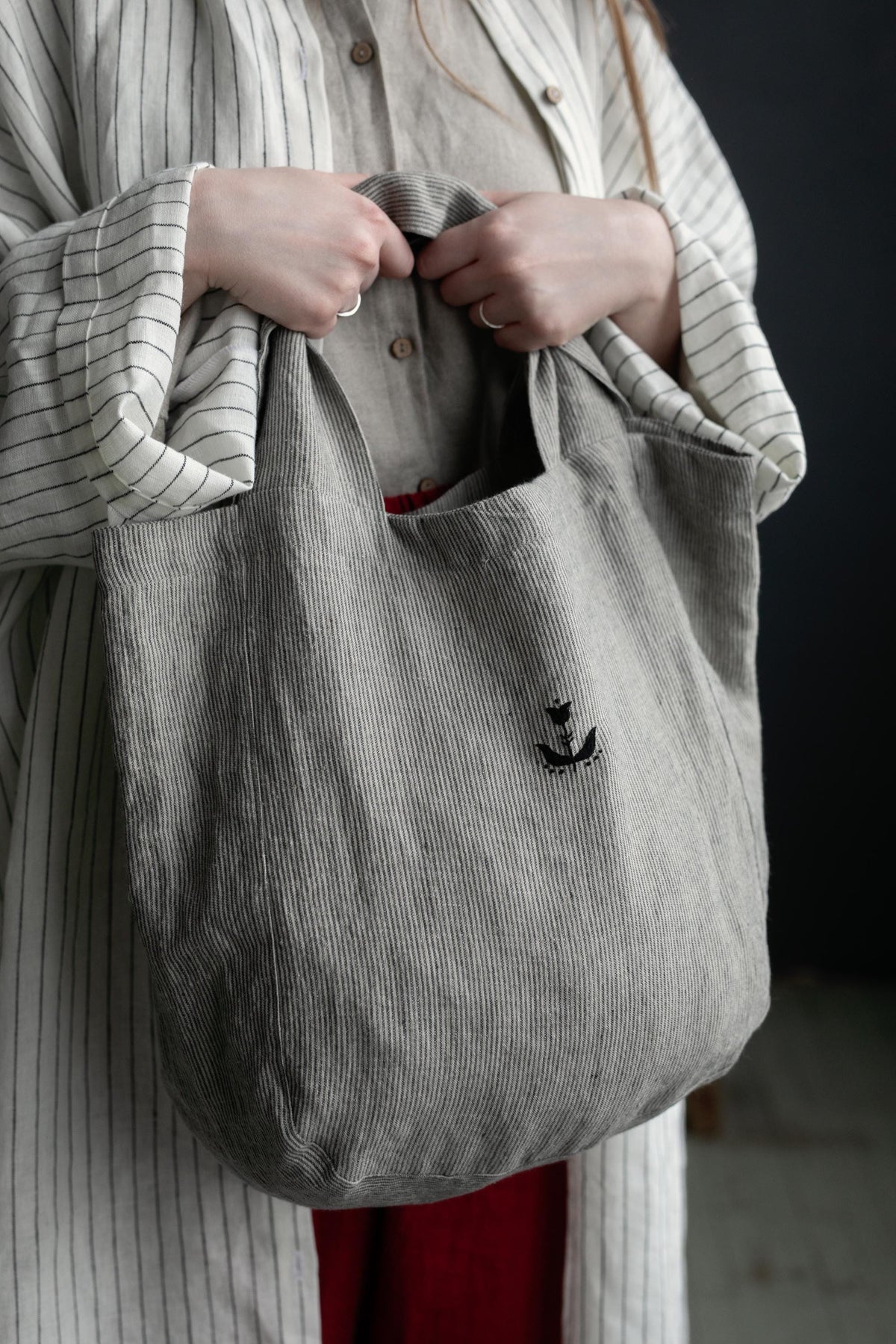 B&amp;W Stripe Small Round Linen Bag