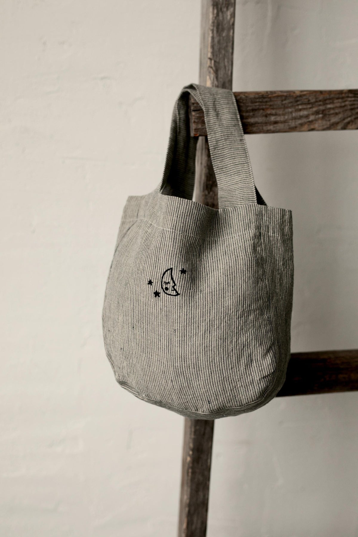 B&amp;W Stripe Mini Round Linen Bag