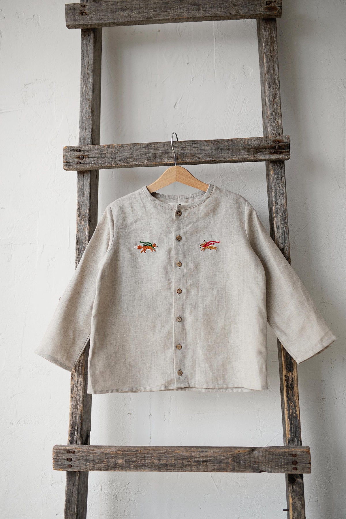Natural Long Sleeve Classic Linen Shirt, Size 4-5 years, Running fox &amp; rabbit embroidery (STOCK)