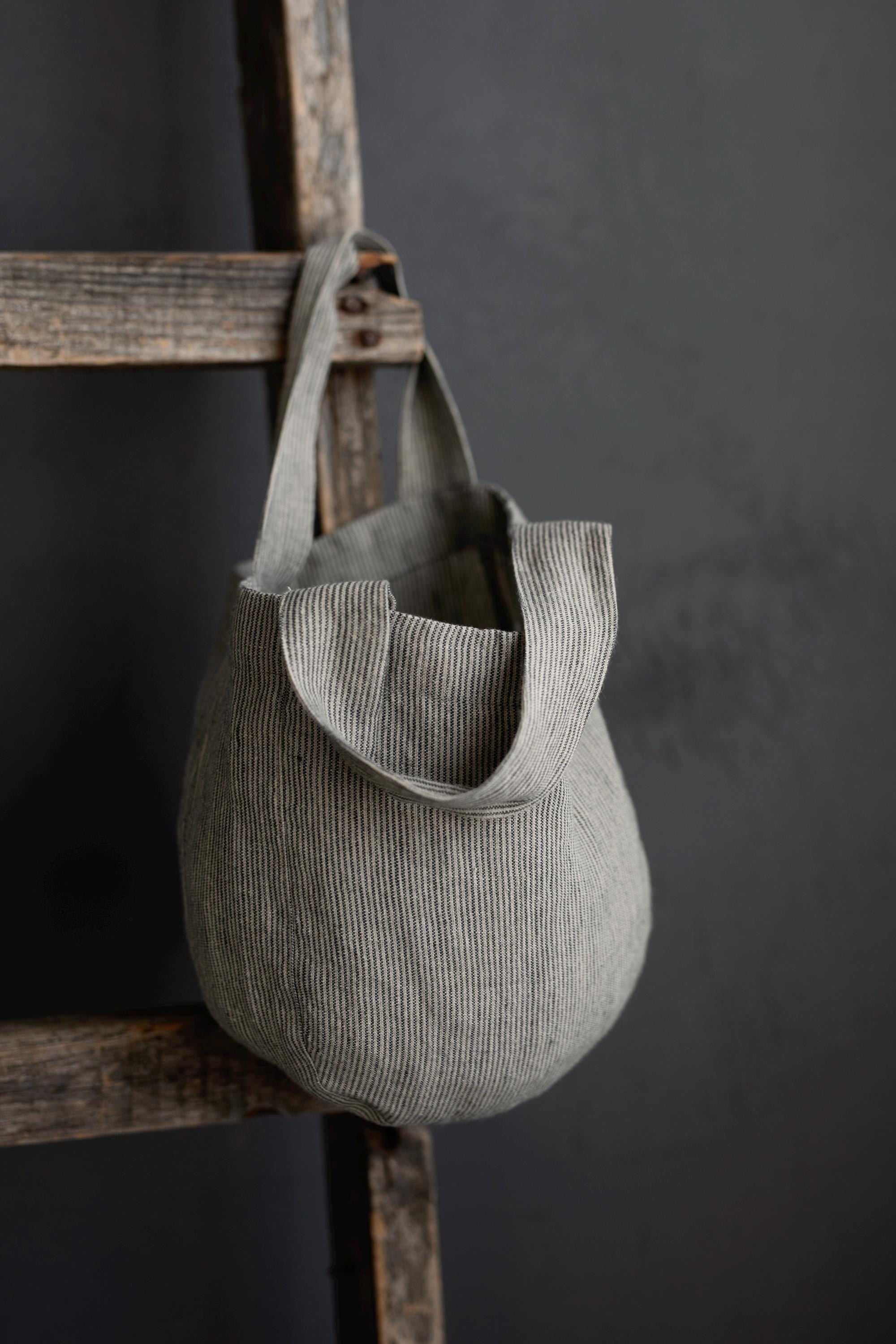 B&amp;W Stripe Mini Round Linen Bag