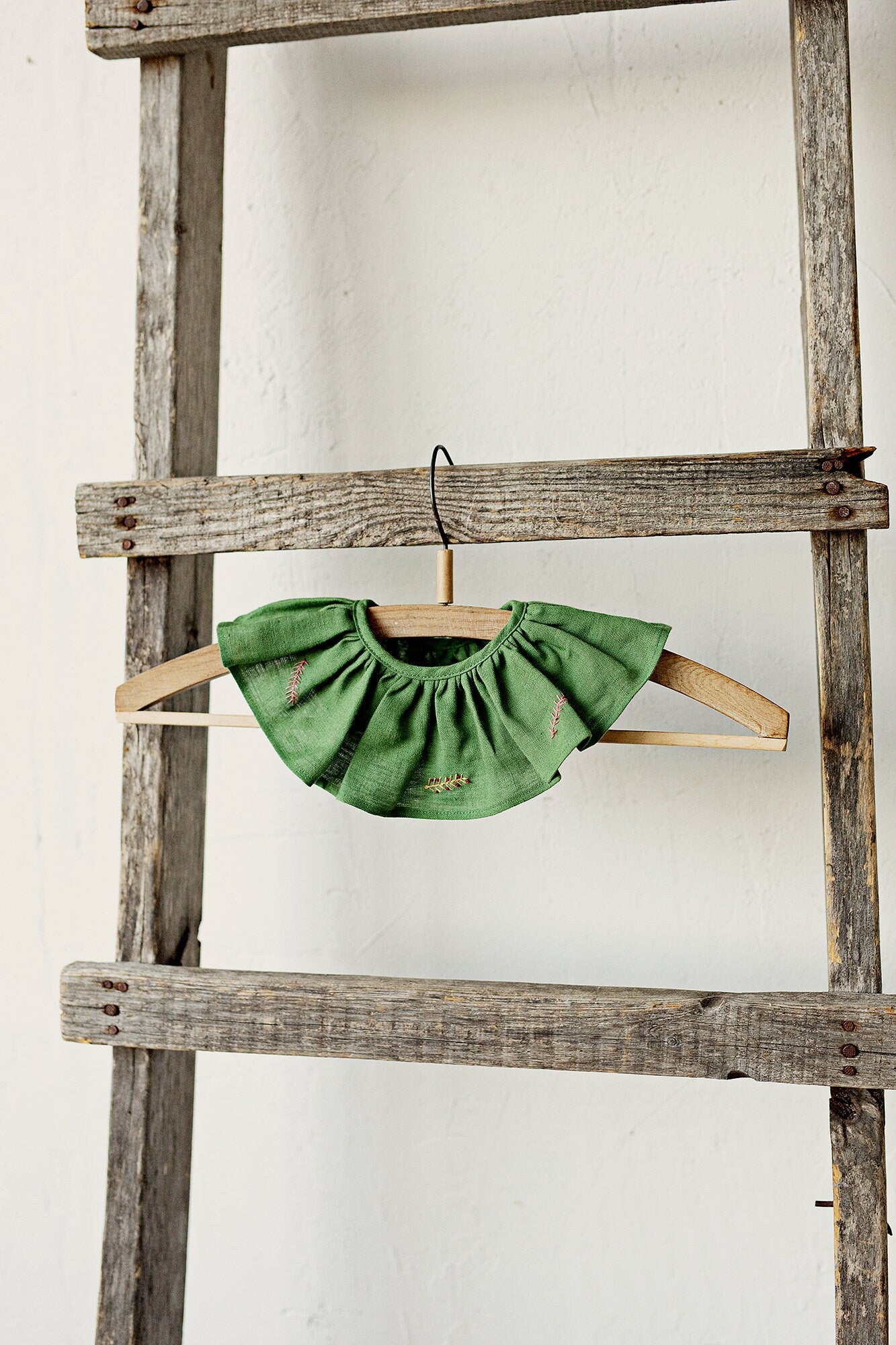 Apple Green Ruffle  Linen Collar with Branches