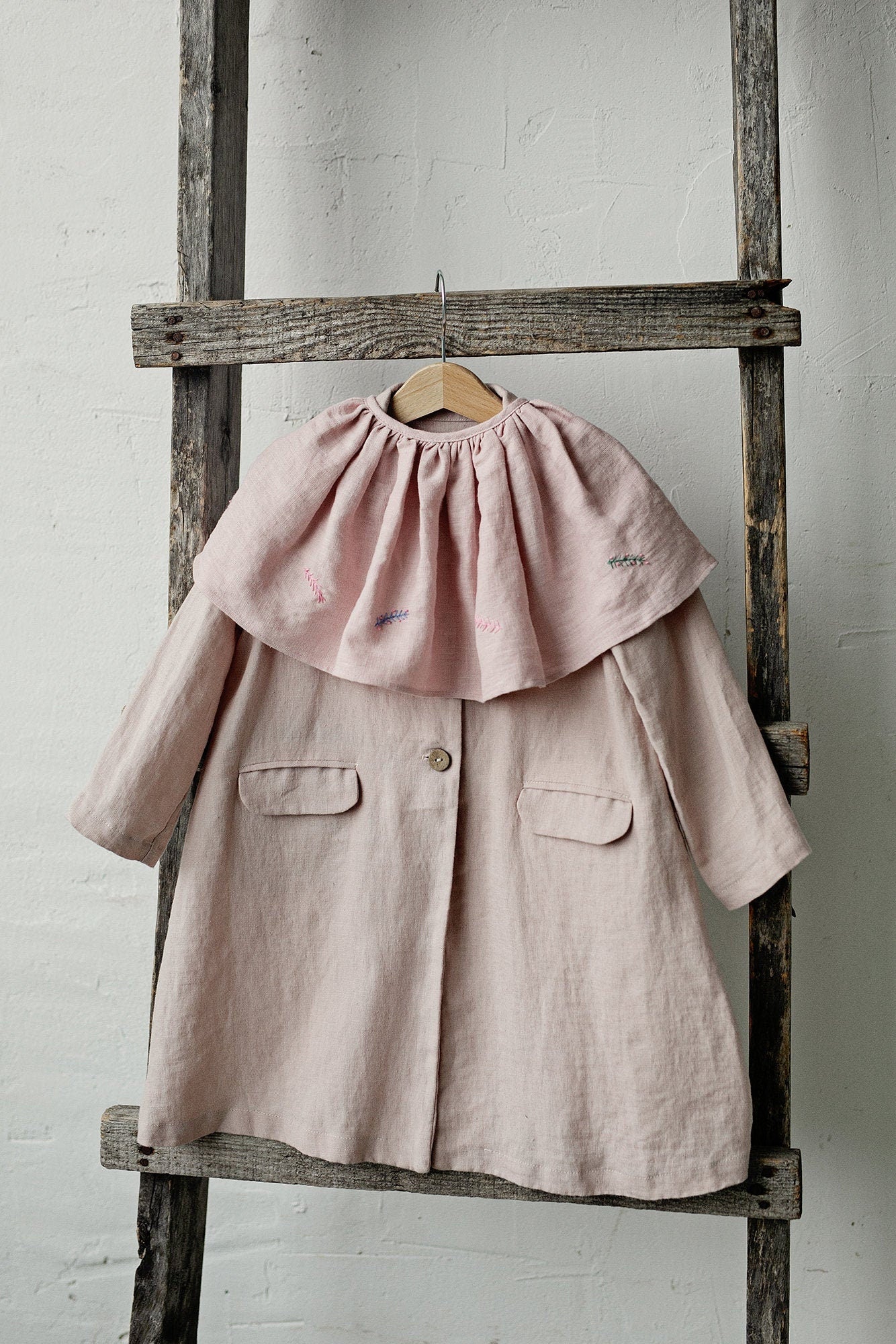 Big Ruffle  Linen Collar with Branches