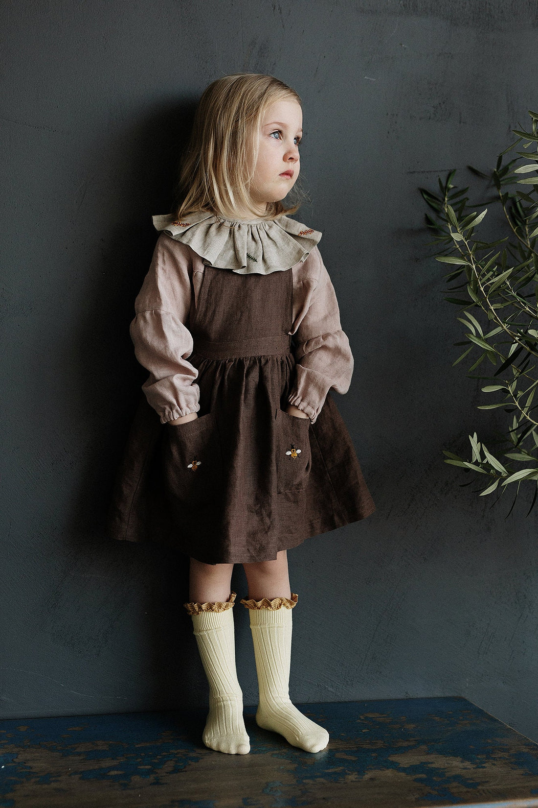 Cacao Exclusive Cross Back Pinafore
