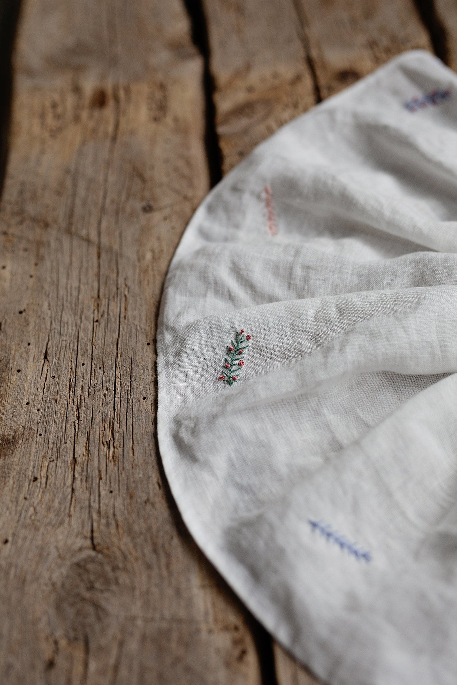 Big Ruffle  Linen Collar with Branches