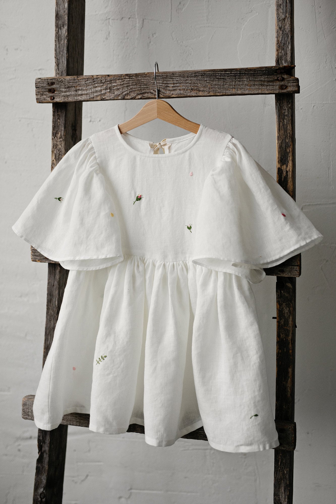 White Exclusive Flower Linen Dress