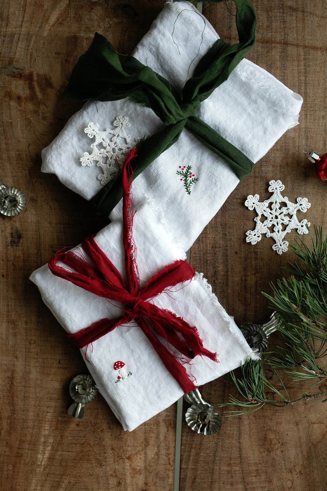 Set of 2 Snow White Linen Napkin Gift Wrap